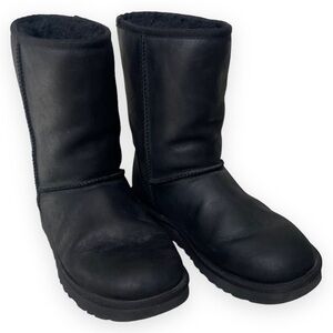 Women’s classic short UGG boots black leather size 9